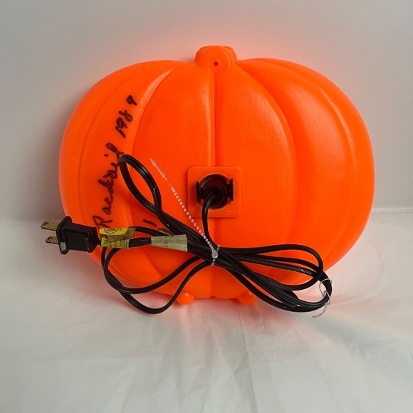Vintage 9” Flat Light Up Halloween Blow Mold Jack-O-Lantern Pumpkin Made in USA - Picture 3 of 8